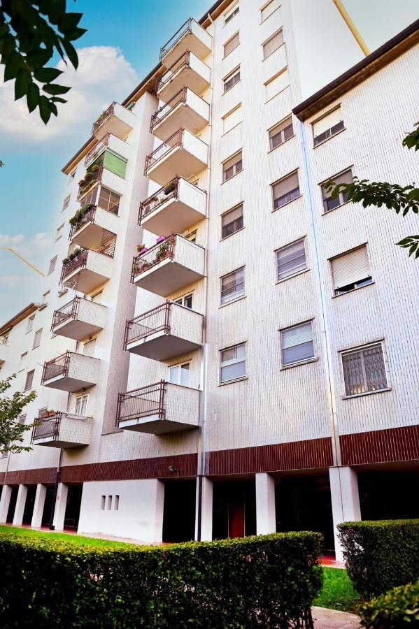 Lucca 22 Hotel มิลาน ภายนอก รูปภาพ